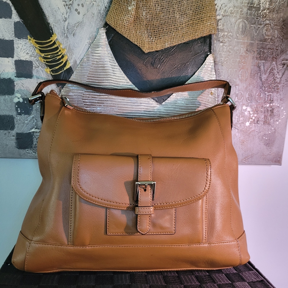 Elegant Tan Leather Shoulder Bag
